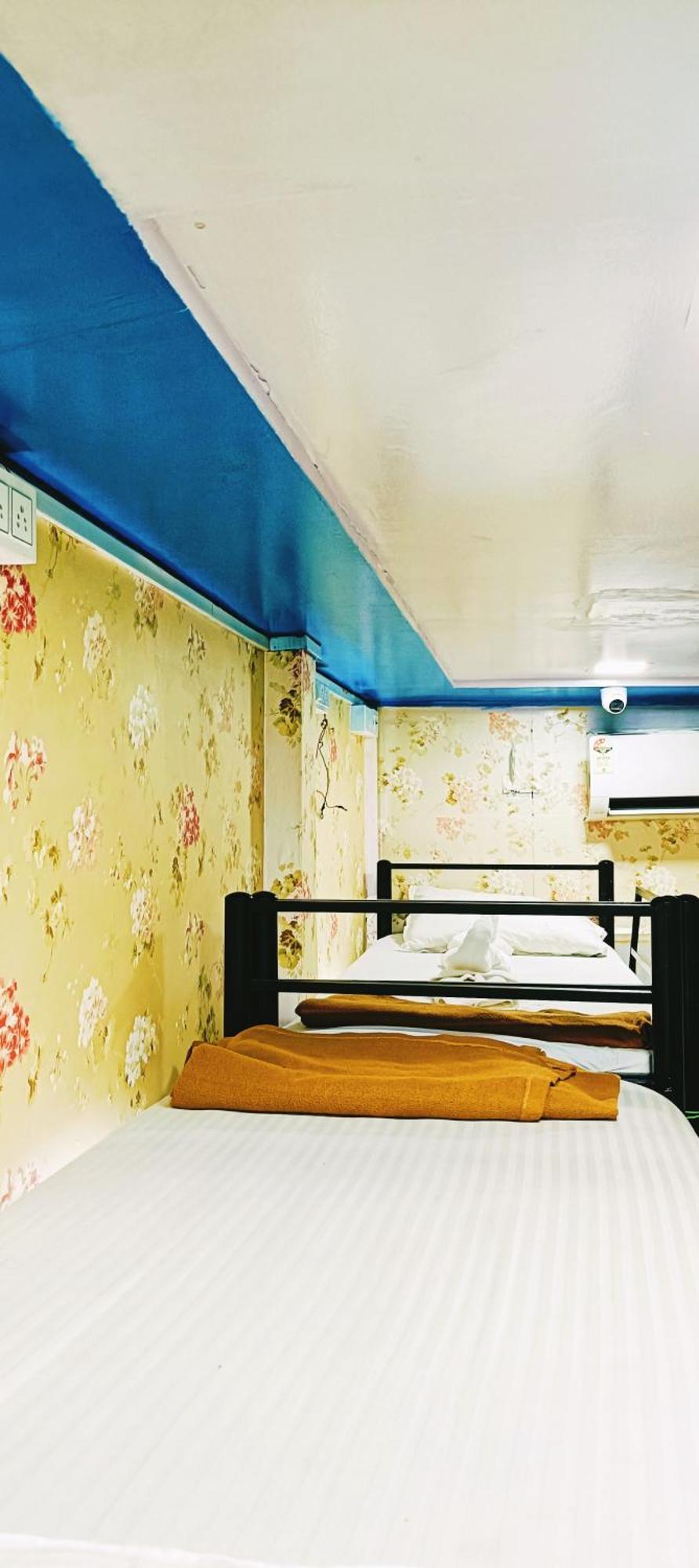 Mahira Hostel *